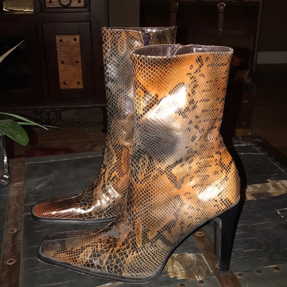 CHARLES DAVID NWOT Leather Faux snake skin.